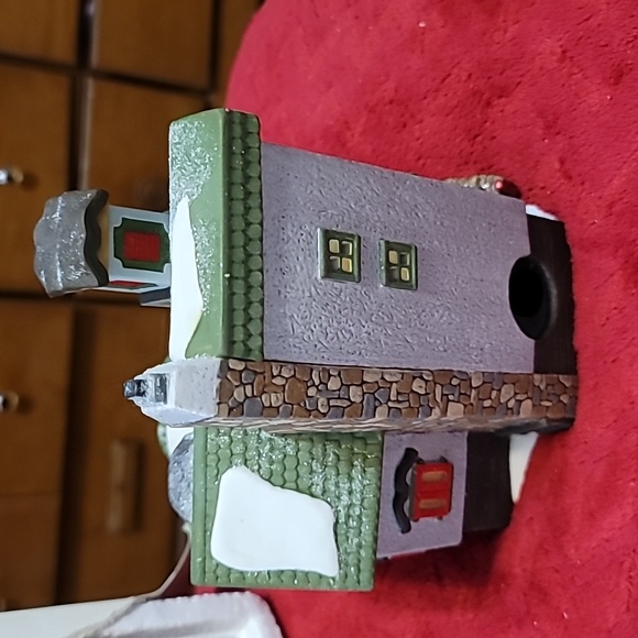 Dept 56 North Pole Series, Santa's Bell Repair Shop" Heritage Village Building - Picture 4 of 11